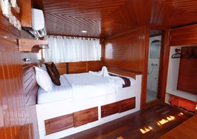 Master Bed Cabin - Lady Denok Liveaboard